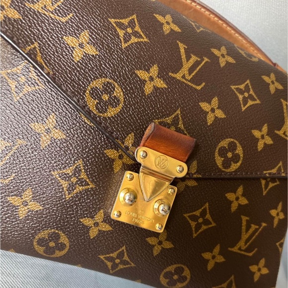 Authentic LV pochette metis in monogram - Picture 4 of 10
